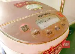 Illustration of how to make pear flowers 18