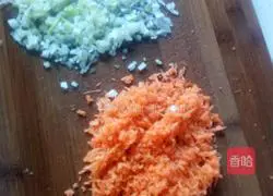 Illustration of how to make carrot and pearl meatballs 5