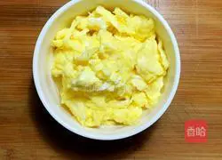 Illustration of how to make assorted scrambled eggs 4