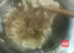 Illustration of how to make instant noodles pizza 2