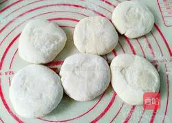 Illustration of how to make steamed dumplings with oil leakage mutton 5