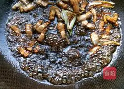 Illustration of how to make Huanghua Braised Noodles 5