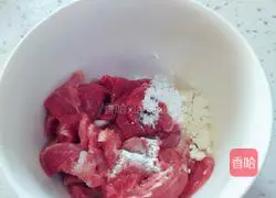 Illustration of how to make lychee meat slices 1