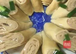 Illustration of how to make thousands of meat rolls 15