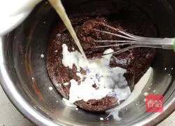 Chocolate Nut Cake Recipe Illustration 7