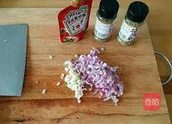 Cream mushroom grilled chicken cheese pizza Practice illustration 6