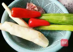 Illustration of how to make assorted fried diced pork 2