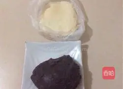 Illustration of how to make spring rolls with bean paste 1