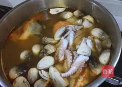 Thai Tom Yum Soup Recipe Illustration 3