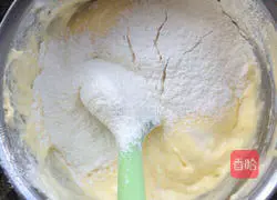 Illustration of how to make caramel pineapple flip cake 11