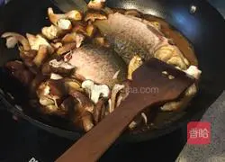 Illustration of how to make crucian carp with Patchouli pickles 4