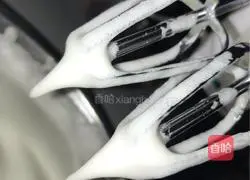 Illustration of how to make rice cooker cake 6