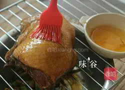 Illustration of how to make crispy roast duck 4