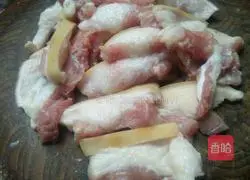 Illustration of how to make steamed pork with millet flour 5