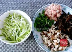 How to make diced mushrooms and pork with braised noodles Illustration of how to do it 1