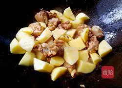 Potato Braised Chicken Recipe Illustration 5