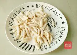 Illustration of how to make scissor noodles 9