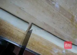 Illustration of how to make chive rolls 14