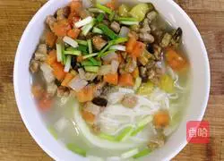 Illustration of how to make pickled pepper and diced pork and steamed noodles 7
