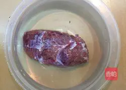 Illustration of how to make soy sauce beef noodle soup 2