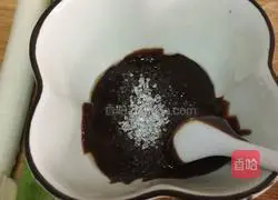 Illustration of making shredded pork with sauce 5