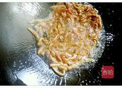 Illustration of how to make spicy kimchi shredded pork 7