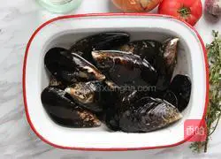 Illustration of how to cook mussels in French white wine 1