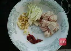 Illustration of how to make Shanxi raw fried noodles 1