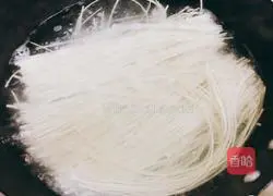 Illustration of braised pork and mushroom noodles 5