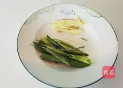 Seafood braised noodles illustration 2