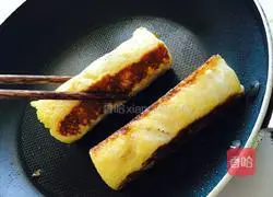 Illustration of how to make strawberry toast rolls 11