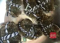 Illustration of how to make noodles with crab 1