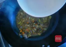 Illustration of how to make braised noodles 10