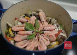 Spanish seafood risotto recipe illustration 5