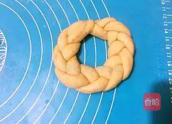 Illustration of how to make garland bread 13