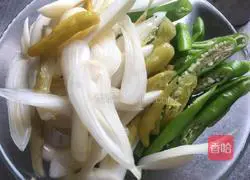 Illustration of how to make braised pork slices with black bean and wild rice head 1