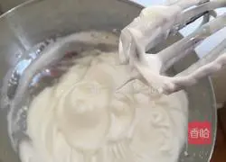 Illustration of how to make a cake using whipped cream 5
