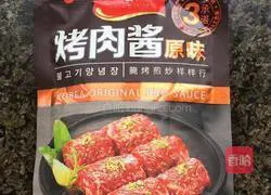 Illustration of how to make fried bacon and enoki mushroom rolls 8