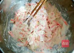 Illustration of how to make carrot and potato shredded cake 3