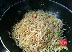 Illustration of how to make Shanxi raw fried noodles 8