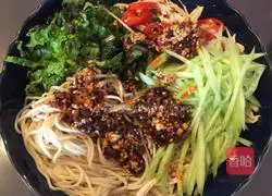 Illustration of how to make cold shredded chicken and tartary buckwheat noodles 8