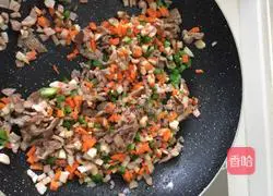 Fresh potato mash Illustration of how to make shrimp and beef pizza 6