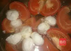 Illustration of how to make tomato and egg curry fish ball soup 4