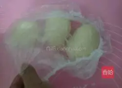 Illustration of how to make meat floss rolls 6