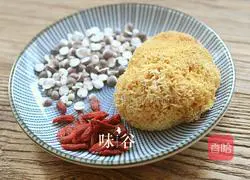 Illustration of how to make Gorgon, Wolfberry and Tremella Soup 1