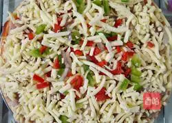 Bacon Cheese Pizza Recipe Illustration 7