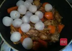 Illustration of how to make homemade wine-braised chicken with lychee, carrot and chicken 13