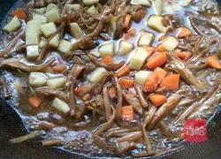 Illustration of how to make Huanghua Braised Noodles 8