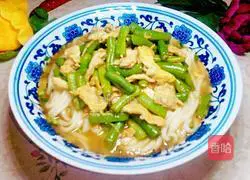 Illustration of making braised noodles with beans and eggs 17