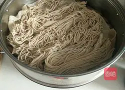 Illustration of how to make hot soup with noodles 7